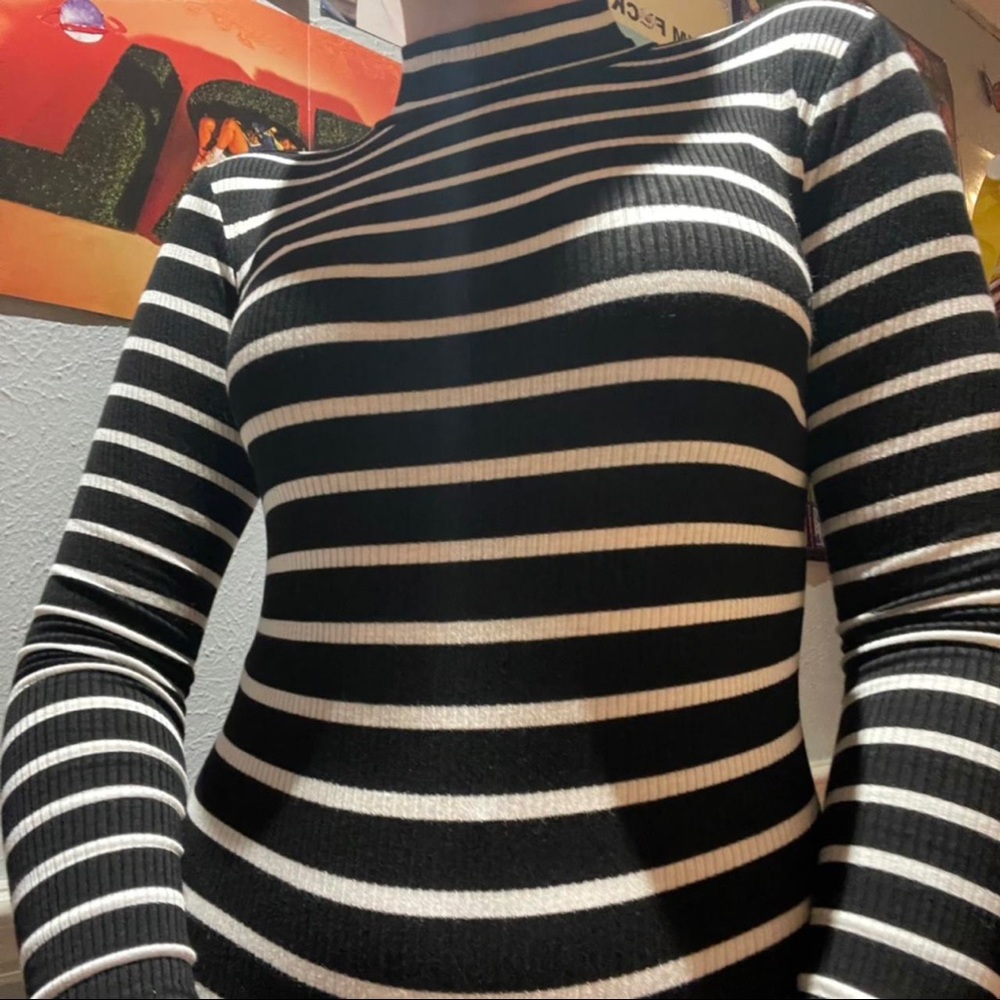 Forever 21 Small Black & White Turtleneck long sleeve